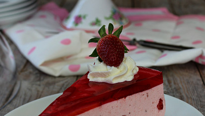 Jahodový smetanový dort (mousse)