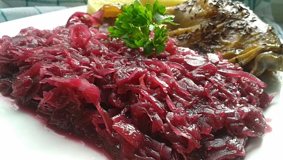 Karamelizované kysané červené  zelí s brusinkami.