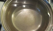 Kokosové mléko a kokosová šlehačka jen z kokosu a vody, ohřátá voda s "bublinkami"