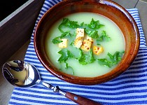 Krémová polévka z tuřínu s opečeným chilli tofu