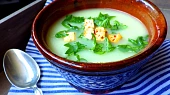 Krémová polévka z tuřínu s opečeným chilli tofu