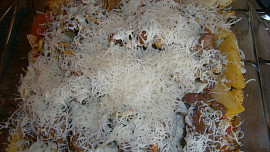 Vepřová krkovička zapečená s brambory, rajčaty a olivami