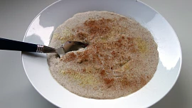 Krupicová kaše z polohrubé čirokové mouky
