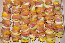 Krůtí špízy na grilu