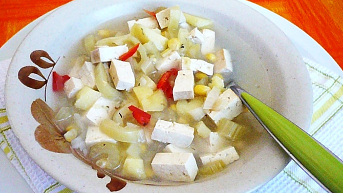 Kukuřičná polévka s tofu