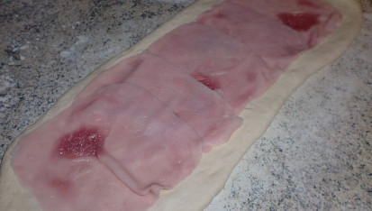 Kynutý slaný cop se šunkou