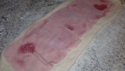 Kynutý slaný cop se šunkou