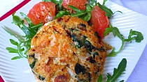 Lososové burgery s quinoa a špenátem