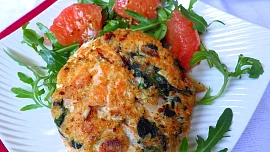 Lososové burgery s quinoa a špenátem