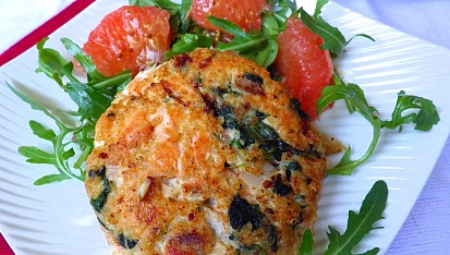 Lososové burgery s quinoa a špenátem