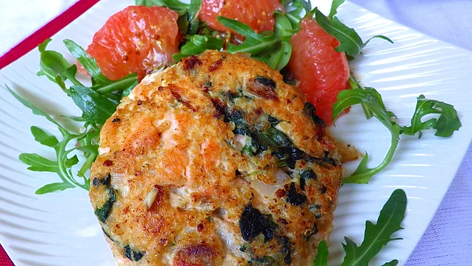 Lososové burgery s quinoa a špenátem