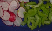 Marinovaná ředkvička s řapíkatým celerem