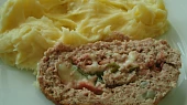 Mozaiková  sekaná,  plněná mozzarellou a anglickou slaninou, Mozaiková sekaná, plněná mozzarellou a anglickou slaninou