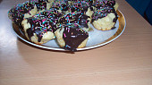 Muffiny s rozinkami, politý čokoládou