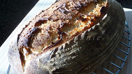 Pšenično-žitný chleba s černým pivem