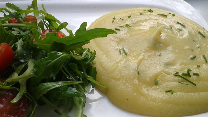 Pyré z brambor, celeru a cibule