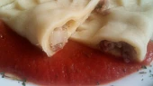Ravioli plněné masem s italskou omáčkou