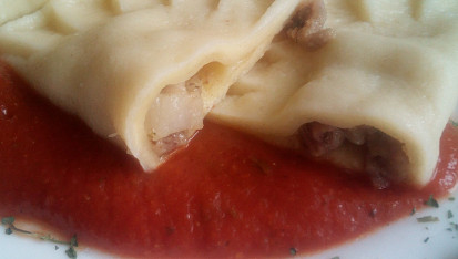 Ravioli plněné masem s italskou omáčkou
