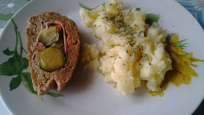 Roláda z mletého masa, plněná růžičkovou kapustou, Roláda s růžičkovou kapustou