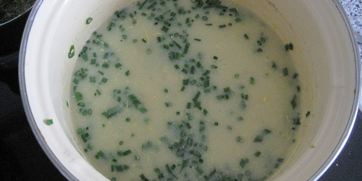 Rychlá celerová polévka se žloutkem