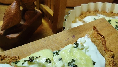 Sýrová pizza na celerovém těstě