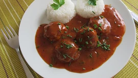 Rychlá tomatová omáčka s čerstvými bylinkami
