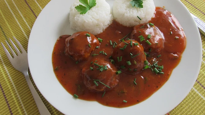 Rychlá tomatová omáčka s čerstvými bylinkami
