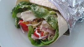 Tortilla s hermelínem a česnekovou majonézou