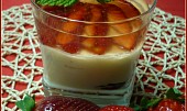 Tvarohovo - pudinkový pohár s jahodami a želé