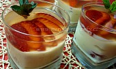 Tvarohovo - pudinkový pohár s jahodami a želé