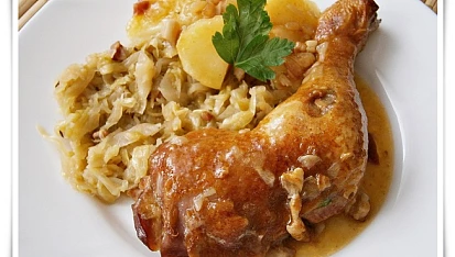 Uzená kuřecí stehna na slanině v papiňáku, Podáváme s bramborem,můžeme podávat i dušenou kapustu,nebo zelí
