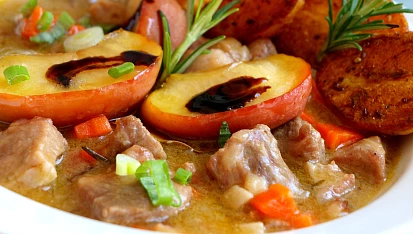 Vepřové ragú s karamelizovaným jablkem