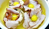 Žampiony  vystlané šunkou a plněné křepelčím vajíčkem