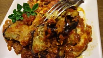 Zapečený lilek s parmezánem a mozzarellou