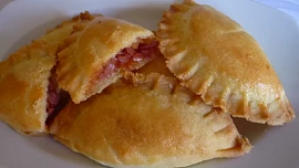 Americké "pirožky" z tvarohového těsta se šunkou