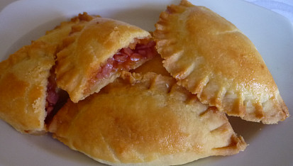 Americké "pirožky" z tvarohového těsta se šunkou
