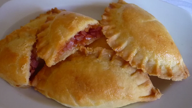 Americké "pirožky" z tvarohového těsta se šunkou