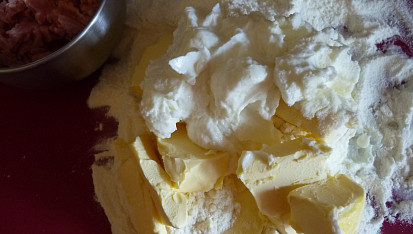 Americké "pirožky" z tvarohového těsta se šunkou