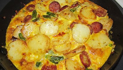 Bramborová tortilla s chorizem a žampiony (Tortilla de patatas)