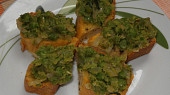 Bruschetta s hráškem a šalotkami