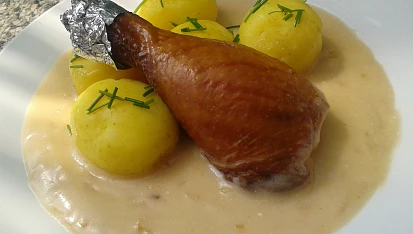 Cibulová omáčka s uzenými kuřecími paličkami