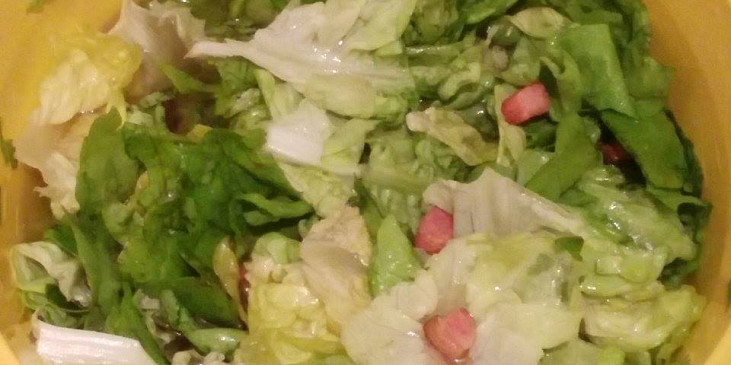 Hlávkový salát se slaninou