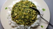 Dal palak (indická kaše ze žlutého hrachu se špenátem)