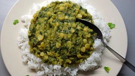 Dal palak (indická kaše ze žlutého hrachu se špenátem)