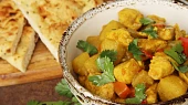 Jednoduché bramborové curry s kuřecím masem