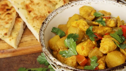 Jednoduché bramborové curry s kuřecím masem