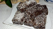 Kokosem obalované "štangle" (řezy)