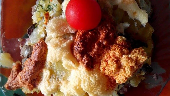 Kuřecí játra zapékaná s bramborami, sýrem a smetanou