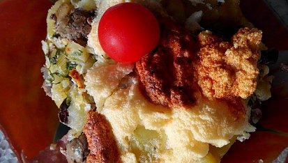 Kuřecí játra zapékaná s bramborami, sýrem a smetanou