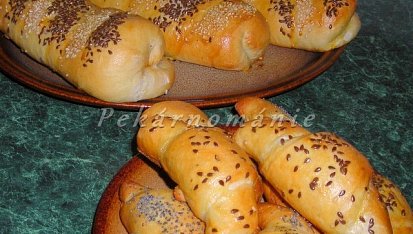 Minizáviny (rohlíky) z těsta na pizzu